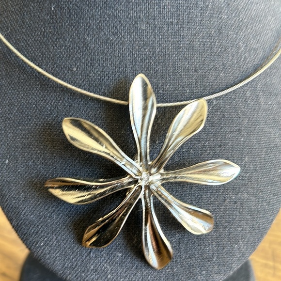 Starburst Medallion Choker Style Necklace - Picture 3 of 7